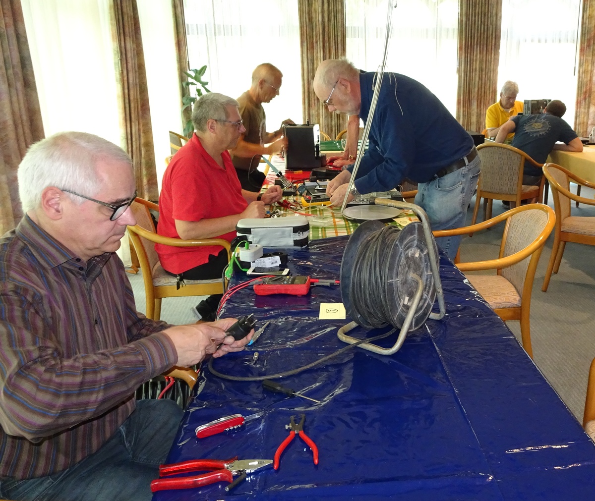 Viel zu tun hatten die Reparateure beim zweiten Reparatur Café im Kurort